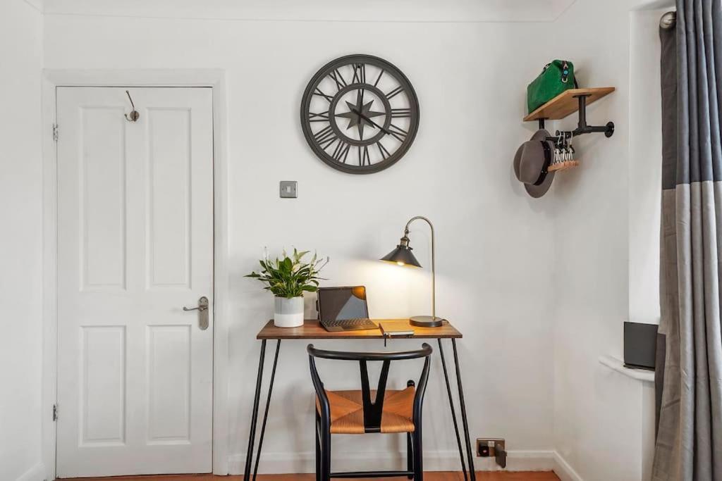Stylish Maisonette Near The Heath With Free Parking & Wi-Fi Maidstone Extérieur photo
